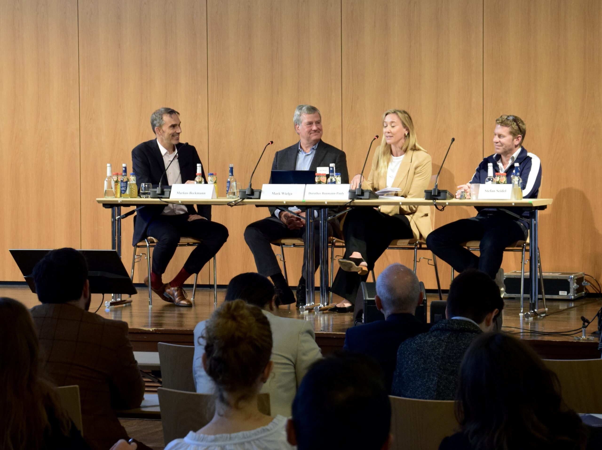 Panel on Rethinking corporate purposes in times of complexity and crisis Dorothee Baumann-Pauly, University of Geneva Mark Wielga, NomoGaia Stefan Seidel, Puma Moderation: Markus Beckmann, FAU